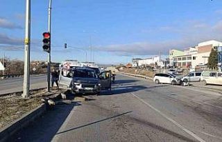 Ankara’da iki otomobil çarpıştı: 6 yaralı