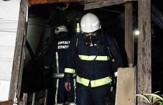 Antalya’da gecekonduda çıkan yangın korkuttu