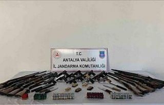 Antalya’da kaçakçılık operasyonunda 18 gözaltı