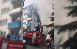 Apartmanda çıkan yangın paniğe neden oldu