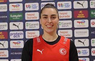 Ay-yıldızlı kadınlar, İzlanda’ya bileniyor