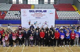Badminton gençler grup şampiyonası heyecanı Denizli’de...