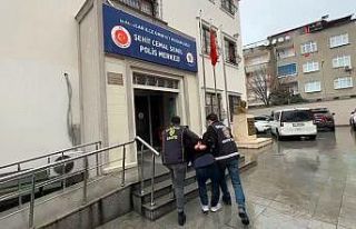 Bağcılar’da polise bıçaklı saldırı: Biri...