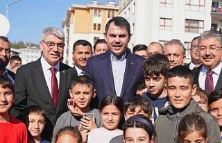 Bakan Kurum Osmaniye’de depremzede ailenin yeni...