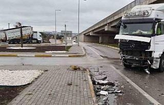 Bandırma’da TIR ile kamyonet çarpıştı: Yol...