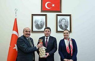Başkan Arslan, Adalet Bakanı Tunç’a sarımsak...