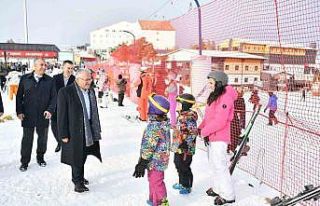 Başkan Büyükkılıç, Erciyes’te kayak tutkunlarıyla...