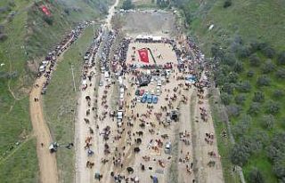 Başkan Doğanca’dan Kuyucak Deve Güreşi Şenlikleri’ne...