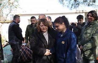 Başkan Gençay’dan evi yanan aileye yardım eli