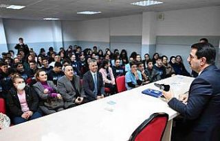 Başkan Taşkın, kariyer günlerinde öğrencilere...