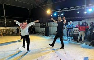 Başkan Zencirci, asker adaylarıyla zeybek oynadı