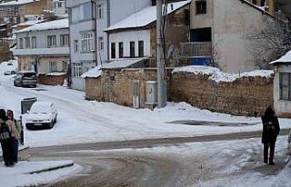 Bayburt’ta etkili olan kar yağışı sonrası kent...
