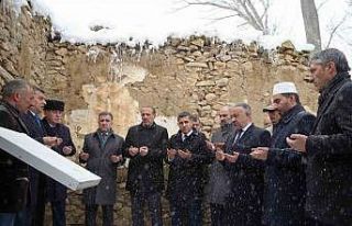 Bayburt’ta milli kahramanlar kar yağışı altında...