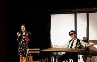 Bayraklı’da tiyatro keyfi