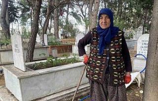 Belediyeden izin alıp 20 yıldır her gün mezarlığa...