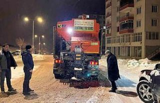 Besni’de kar temizleme ve tuzlama çalışmaları...