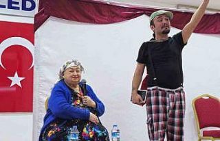 Beyağaç’ta çocuklar tiyatroyla eğlendi