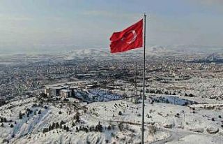 Beyaz gelinliğini giyen Elazığ’da dondurucu soğuklar...