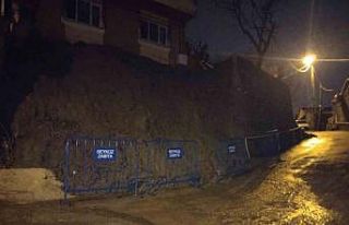 Beykoz’da istinat duvarı çöktü, 2 katlı bina...