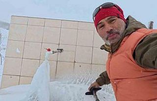 Bin 350 rakımlı beldede çeşmenin akan suyu buz...