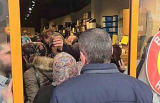 Bir ürün daha fazla alabilmek birbirleriyle yarıştılar