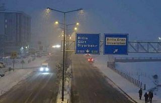 Bitlis’te eğitime kar engeli