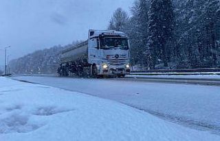 Bolu Dağı’nda kar etkili oluyor