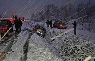 Bolu Dağı’nda kar yağışı aniden bastırdı,...