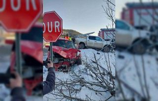Bolu’da cip otomobille çarpıştı: 4 yaralı