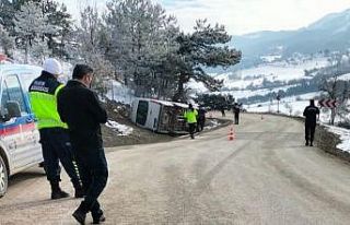 Bolu’da Erpiliç işçilerini taşıyan minibüs...