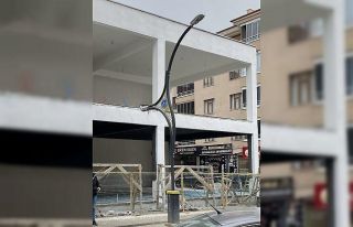 Boya ustası merdiven boşluğundan zemine düştü