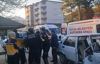 Burdur’da 3 aracın karıştığı kazada 9 kişi...