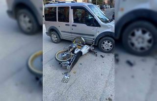 Burdur’da hafif ticari araç ile motosiklet çarpıştı:...