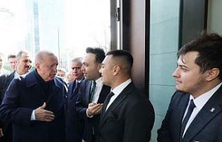 Burdurlu Recep Tayyip Erdoğan’a parti rozetini...