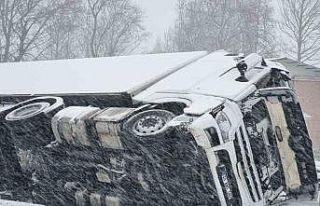 Bursa’da ana arterlerdeki yoğun kar kazalara sebep...
