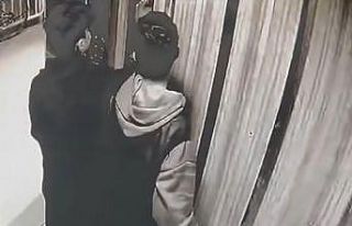 Bursa’da ayakkabı hırsızları kamerada