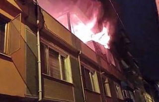 Bursa’da korkutan yangın: Alevlerle mücadele eden...