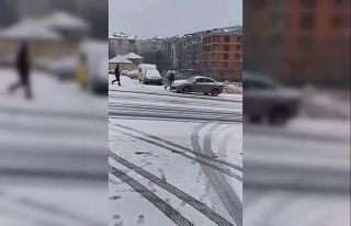 Büyükçekmece’de el freni çekilen araç kayarak...