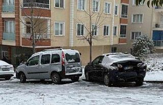 Büyükçekmece’de sürücülerin karlı yolda imtihanı...