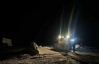 Büyükşehir 108 mahalle yolunu açtı, kapalı yol...