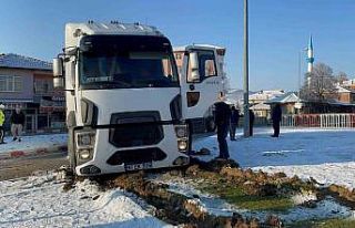 Buzdan kayan kamyon refüje çıktı