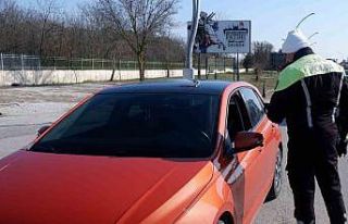 Cam filmi operasyonu: Sürücüler cam filmlerini...