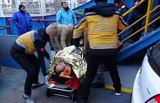 Çanakkale Boğazı’nda feribottan düşen bir kişiyi...