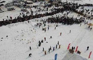 Çıldır Gölü Buz Şenliği’ne yoğun ilgi