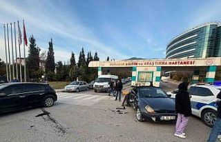 Ciple çarpışan otomobildeki 2 kişi yaralandı