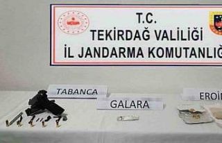 Çorlu’da araçta uyuşturucu ve silah ele geçirildi