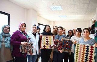 Çukurovalı kadınlara kilim dokuma kursu
