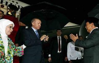 Cumhurbaşkanı Erdoğan, Endonezya’da top atışlarıyla...