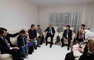 Cumhurbaşkanı Erdoğan, evlerine kavuşan depremzede...