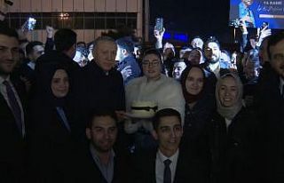 Cumhurbaşkanı Erdoğan’a gençlerden doğum günü...